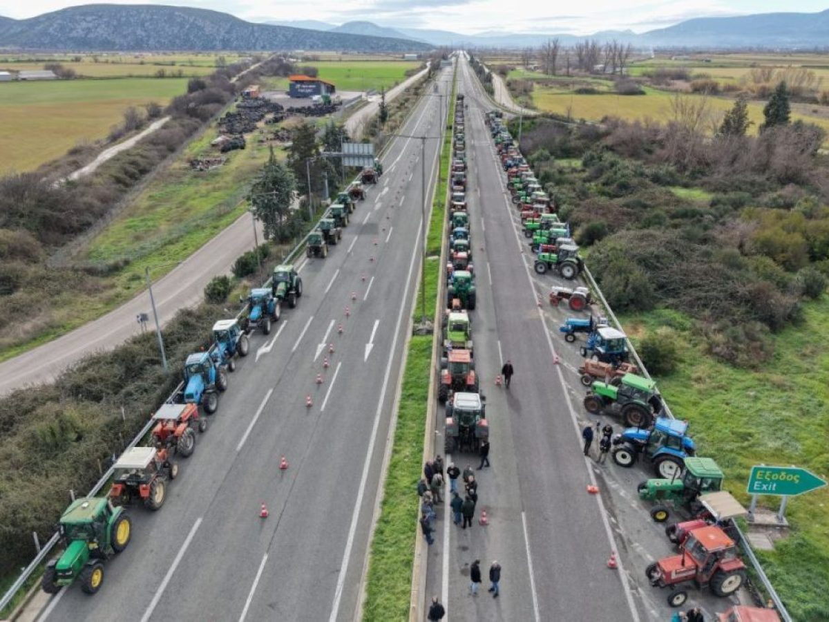 Λάρισα: Αποχωρούν οι αγρότες από τα Τέμπη και επιστρέφουν στη Νίκαια