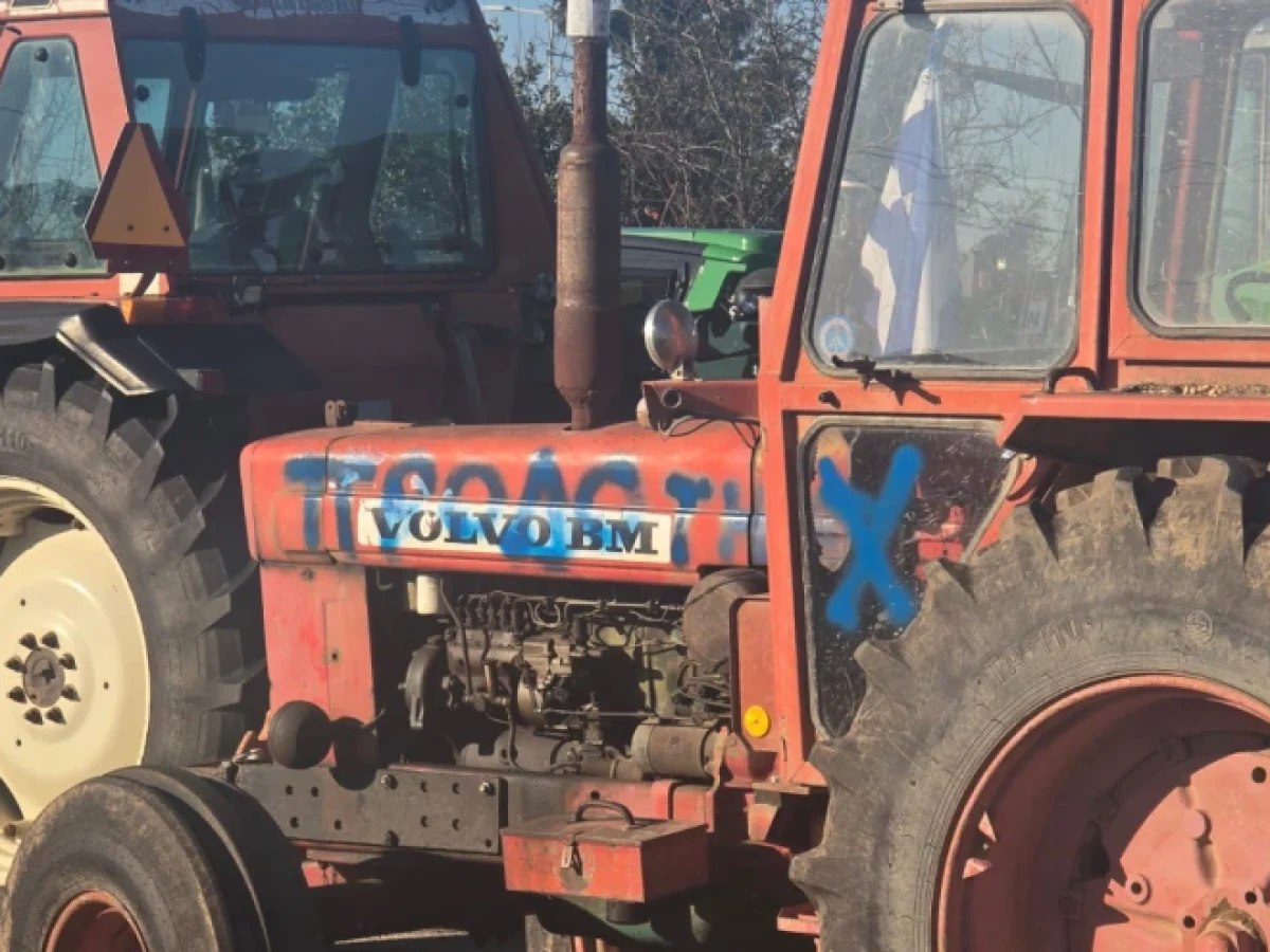 Λαρισαίος αγρότης: «Θα έπρεπε να ντρέπονται, δείχνουν πόσο μικρά ανθρωπάκια είναι»