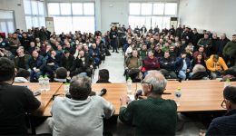 lefkos-kapnos-apo-tous-agrotes-1