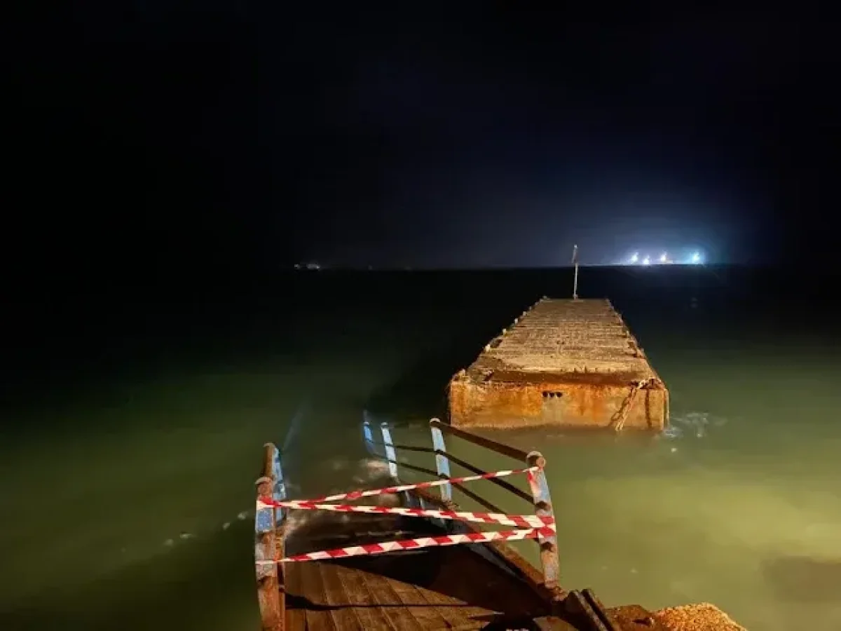 Λιμεναρχείο Λευκάδας: Χωρίς άδειες η πλωτή εξέδρα στο Μύτικα που αποκολλήθηκε