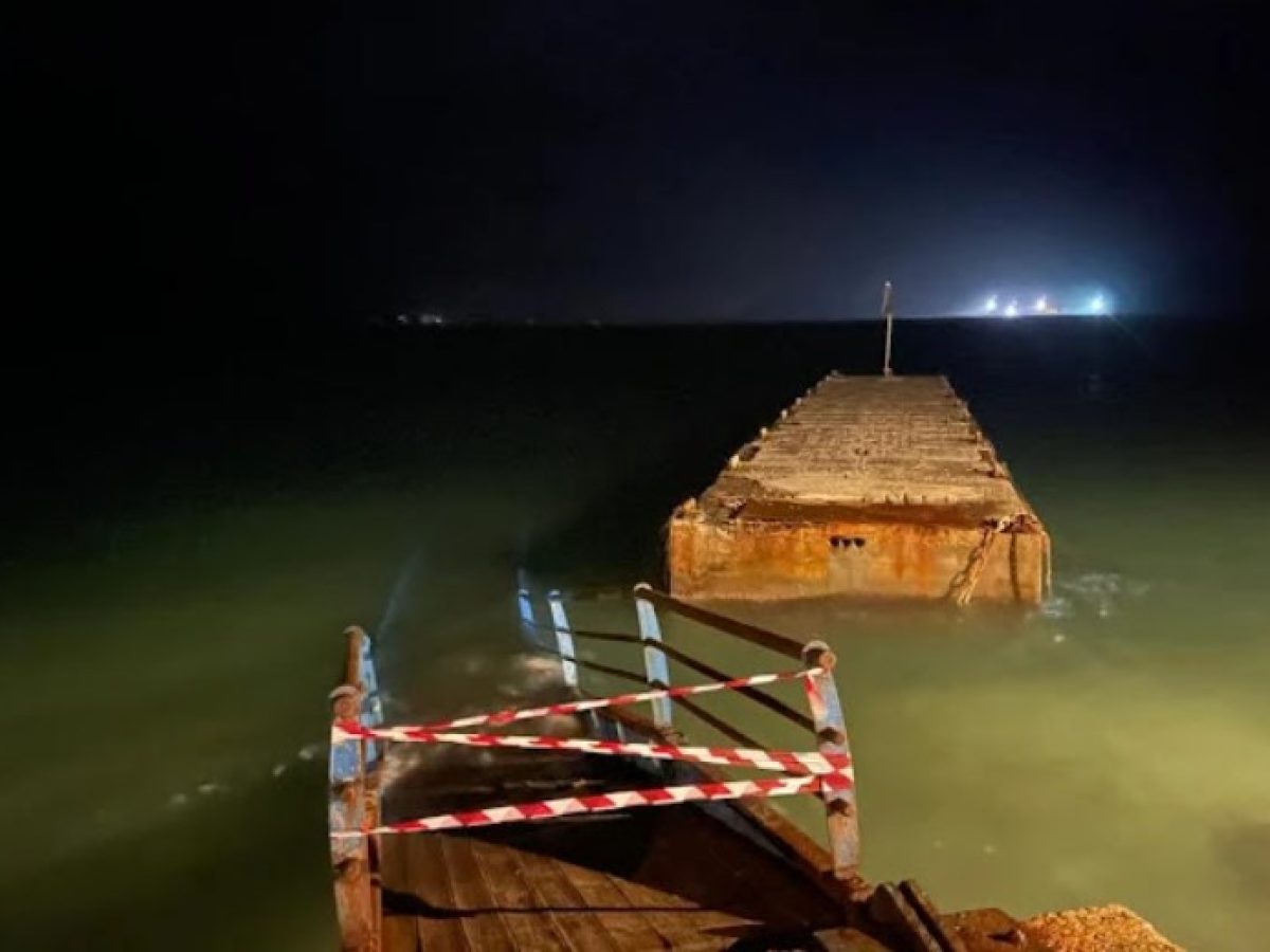 Λιμεναρχείο Λευκάδας: Ζητά μέτρα μετά την αποκόλληση τμήματος πλωτής εξέδρας στον Μύτικα