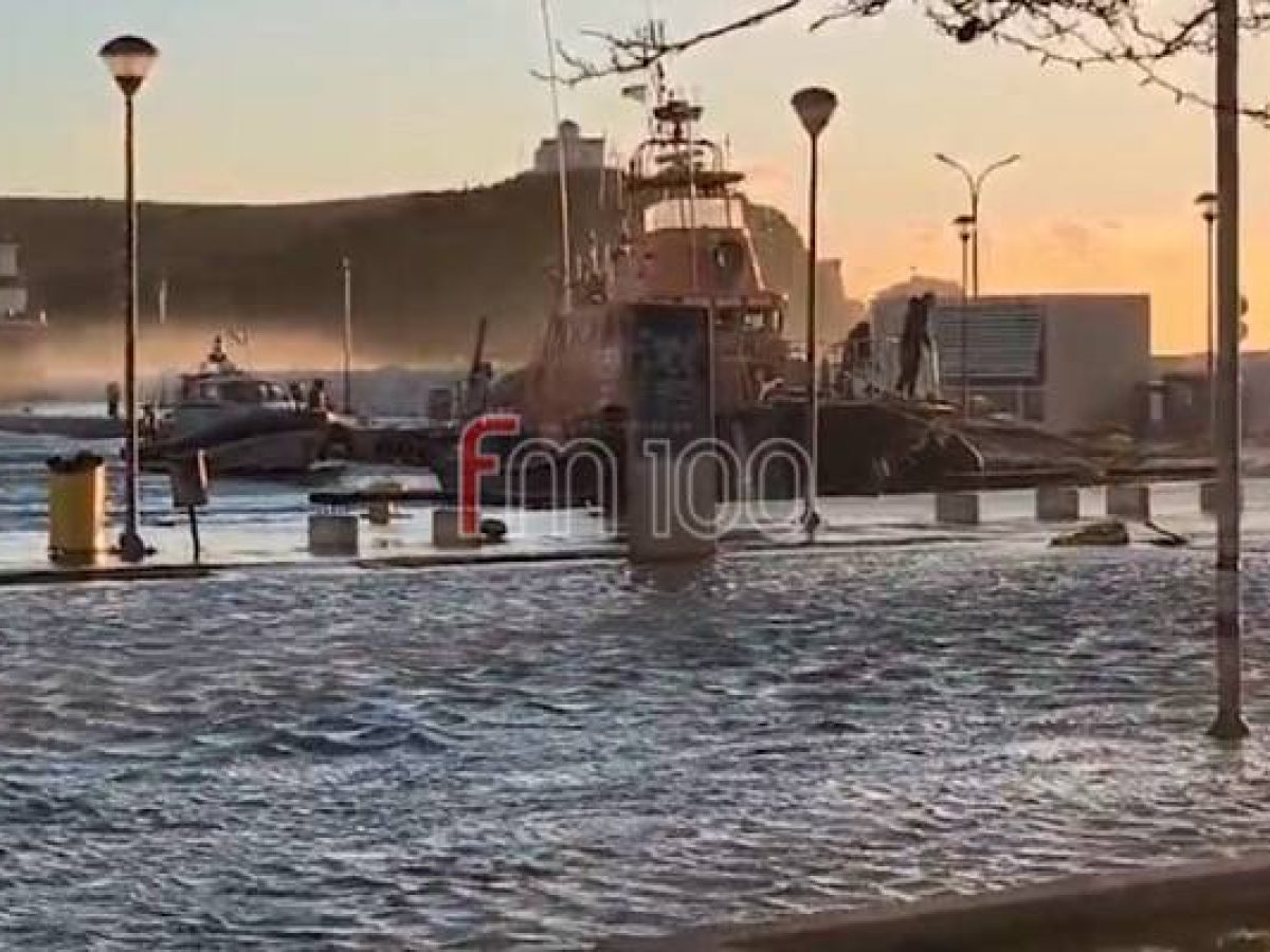 Λήμνος: Σφυροκόπημα από τους θυελλώδεις νοτιάδες στο λιμάνι της Μύρινας | Ζημιές και περιορισμοί στην κυκλοφορία!