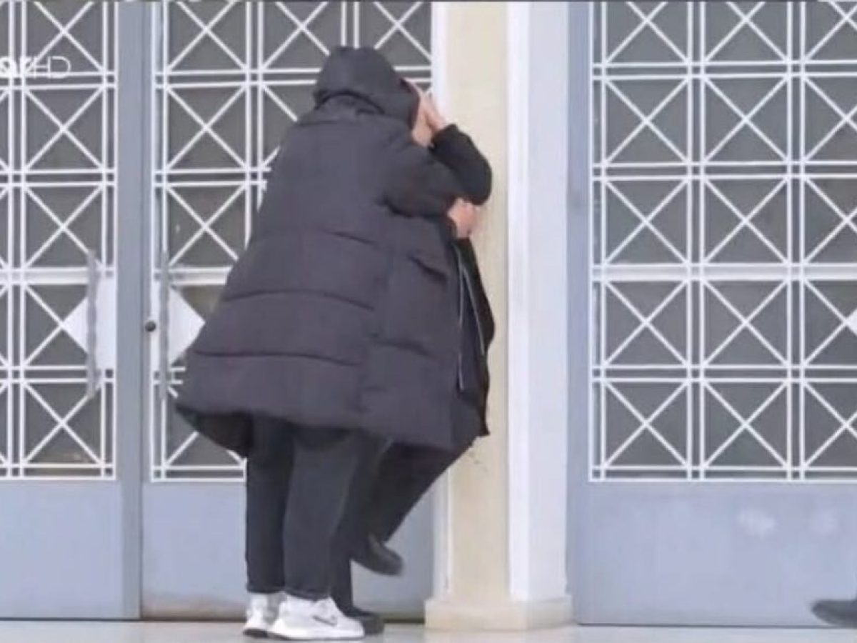 Λιθοβούνι Αγρινίου: Σε λυγμούς ξέσπασε η μάνα του 44χρονου δράστη στο άκουσμα της προφυλάκισής του