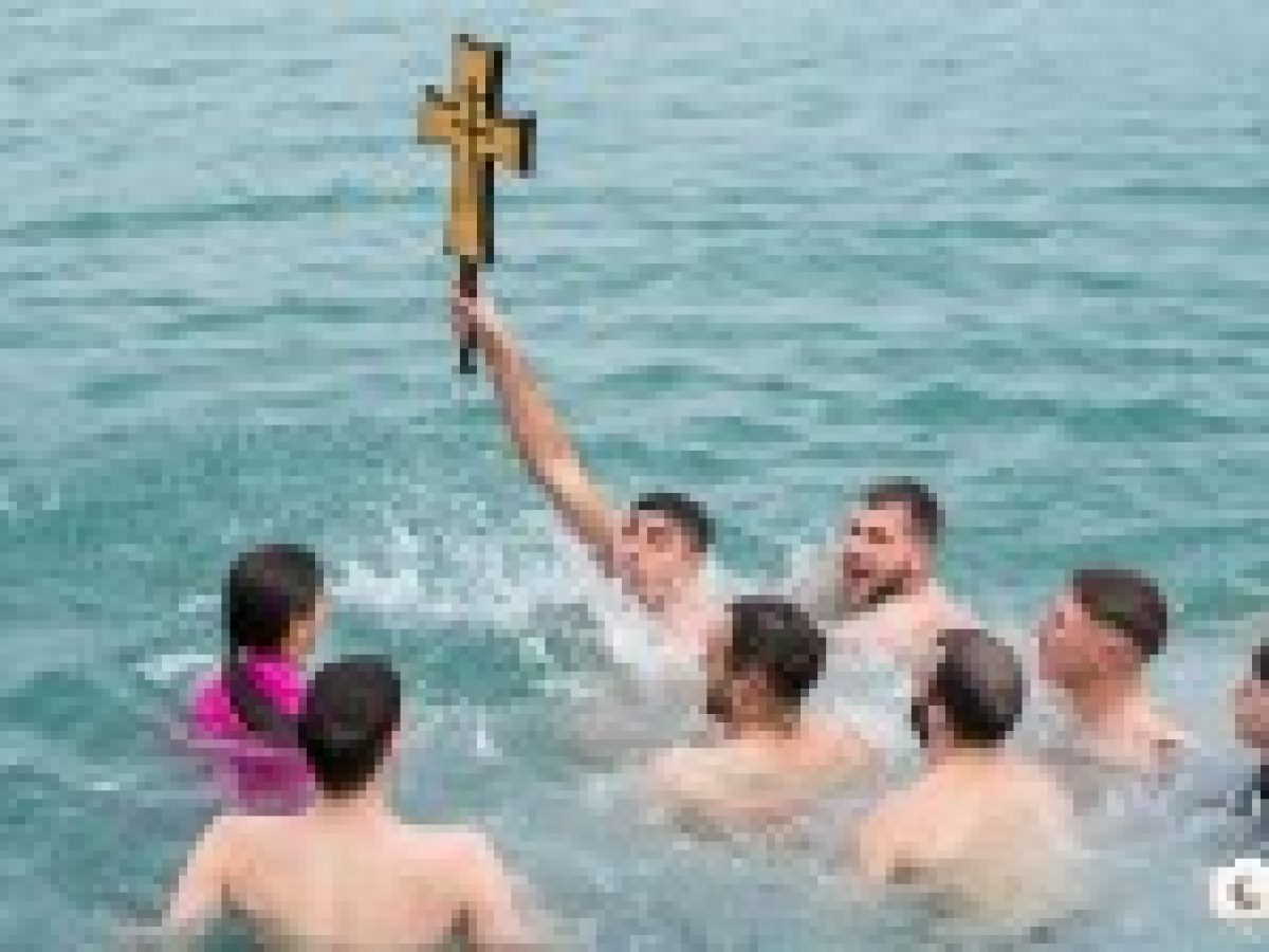 Λόγω των καιρικών συνθηκών δεν θα γίνει αύριο η κατάδυση του Σταυρού στο λιμάνι της Λευκάδας