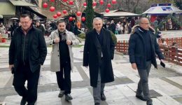 m.-charakopoulos-me-polites-tis