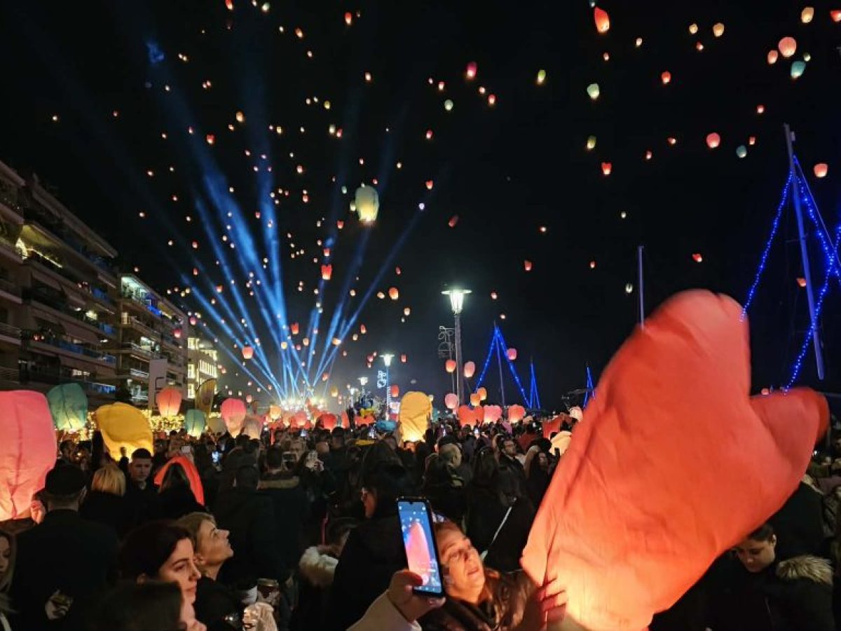 Μαγεία! Τα φαναράκια στον ουρανό του Βόλου – Εκστασιασμένοι οι χιλιάδες επισκέπτες (ΒΙΝΤΕΟ-ΦΩΤΟ)