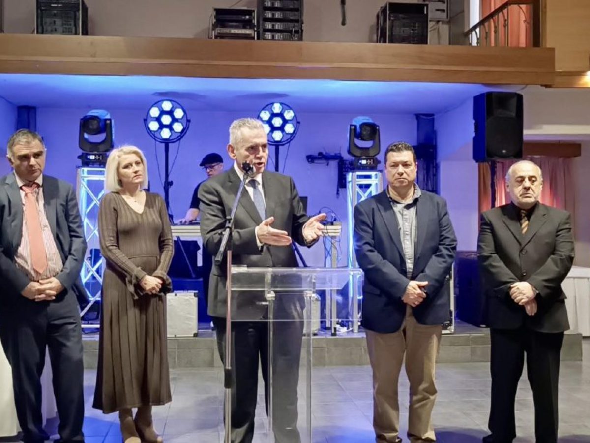 Μάξιμος Χαρακόπουλος στους τρίτεκνους Λάρισας: Να δημιουργηθεί ευρωπαϊκός «κουμπαράς» για το δημογραφικό