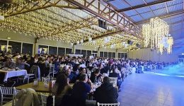 me-apoliti-epitichia-o-choros