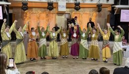 me-ena-gnisio-pontiako-glenti-1