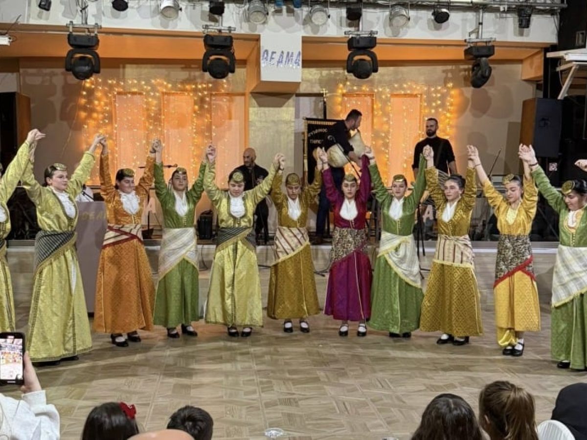 Με ένα γνήσιο ποντιακό γλέντι υποδέχθηκε το 2026 η Εύξεινος Λέσχη Περιστάσεως