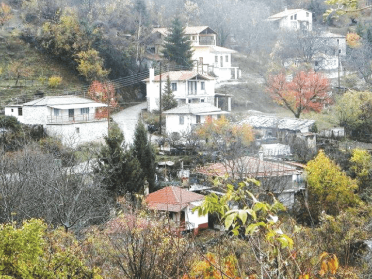 Με υδροφόρες ακόμη το νερό στα Δεντράκια