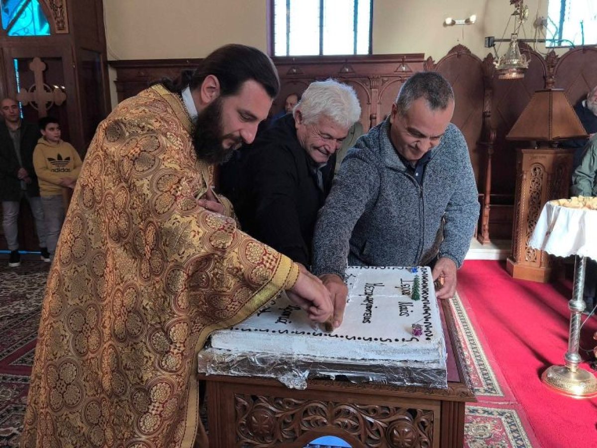 Με κατάνυξη η Λειτουργία του Αγίου Βασιλείου και η κοπή της Βασιλόπιτας στον Πόρο