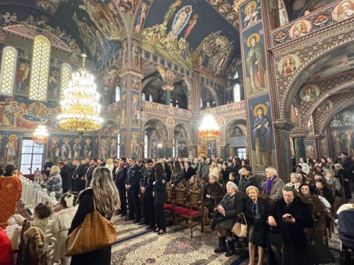 Με κατάνυξη και λαμπρότητα ο εορτασμός των Αγίων Θεοφανείων σε Καλαμπάκα και Τρίκαλα