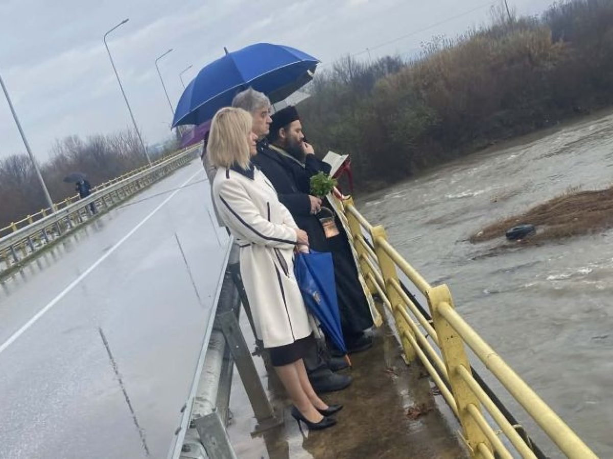 Με κατάνυξη ο εορτασμός των Θεοφανείων στα Μεγάλα Καλύβια