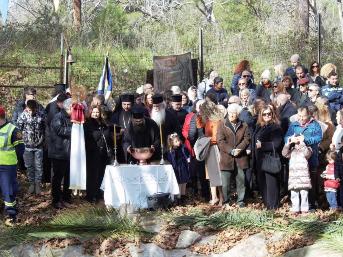 Με λαμπρότητα εορτάστηκαν τα Θεοφάνεια στον Δήμο Διονύσου – Ιδιαίτερο γεγονός ο καθαγιασμός των υδάτων στις πηγές του Κηφισού