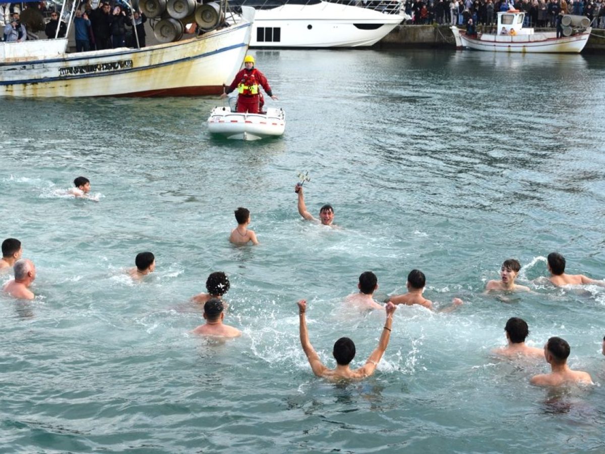 Με λαμπρότητα εορτάστηκαν τα Θεοφάνεια στη Ροδόπη