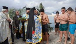 me-lamprotita-ke-plithos-piston