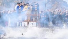 me-lamprotita-o-eortasmos-ton