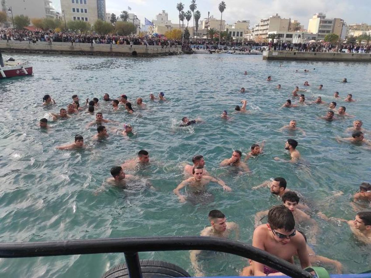 Με λαμπρότητα ο εορτασμός των Θεοφανείων σε Κόρινθο, Λουτράκι και Ξυλόκαστρο