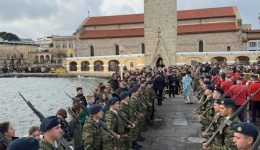 me-lamprotita-oloklirothike-o-eortasmos