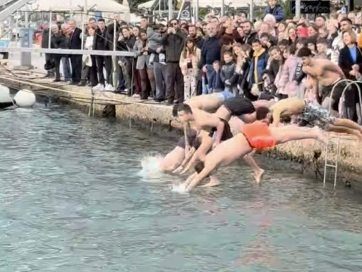 Με λαμπρότητα τα Θεοφάνια στον Αστακό (φωτο)