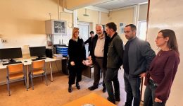 me-neous-sigchronous-ipologistes-exoplistikan