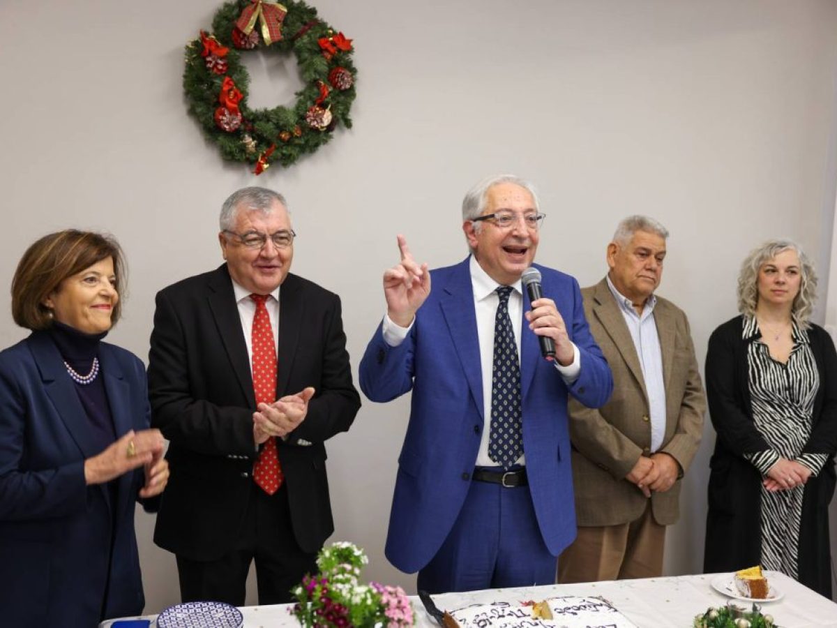 Με θερμές ευχές για το Νέο Έτος ο Δήμαρχος Αμαρουσίου Θεόδωρος Αμπατζόγλου έκοψε την βασιλόπιτα του Εξωραϊστικού – Εκπολιτιστικού Συλλόγου Ψαλιδίου