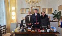 me-thriskeftiki-katanixi-ke-giortini