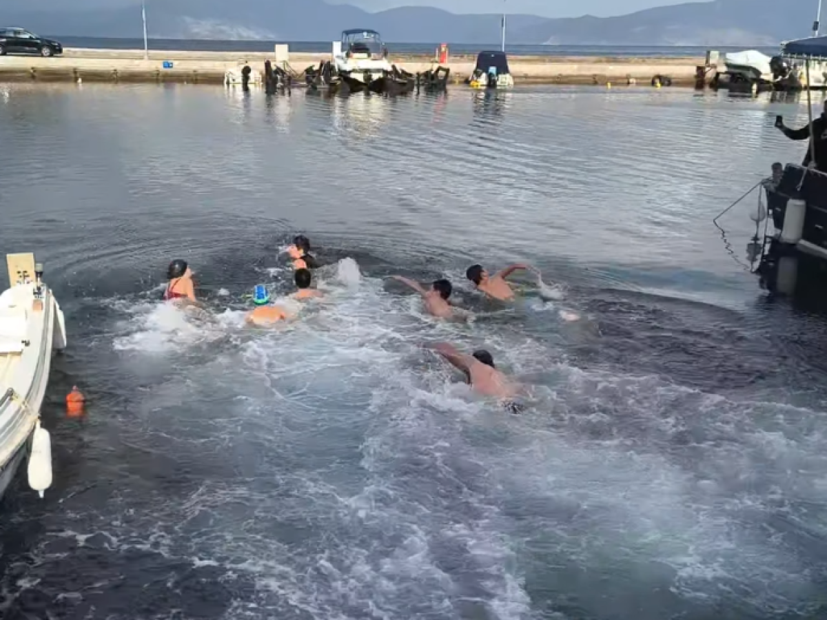 Με τη δέουσα λαμπρότητα γιορτάστηκαν τα Θεοφάνια στο Σχίνο και Μαυρολίμνη  Λουτρακίου  (video-φώτο)