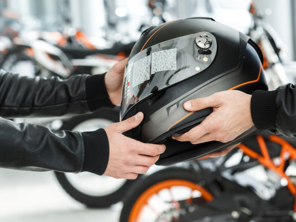 Με το κράνος… στο μυαλό και στα Τρίκαλα