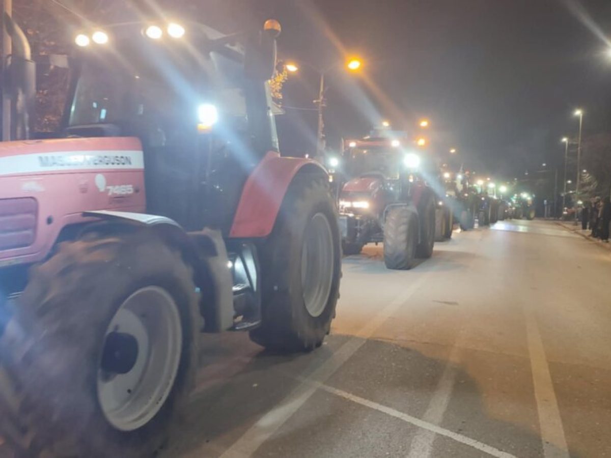 Με τρακτέρ στα Τρίκαλα… απάντησαν οι αγρότες στον Μητσοτάκη