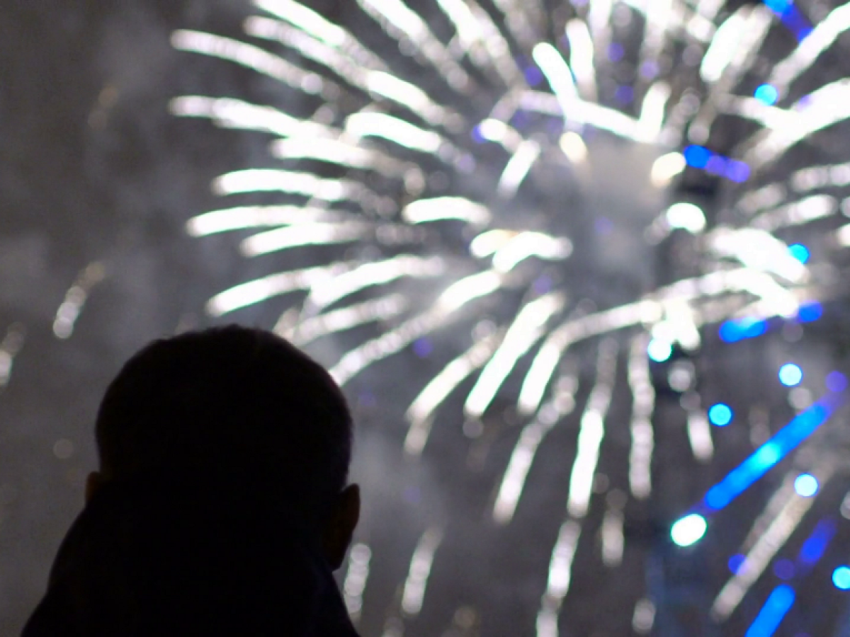 Με βεγγαλικά, καμπάνες και το σφύριγμα του Φέρι Μποτ καλωσόρισε ο Πόρος Κεφαλονιάς το νέο έτος 2026!