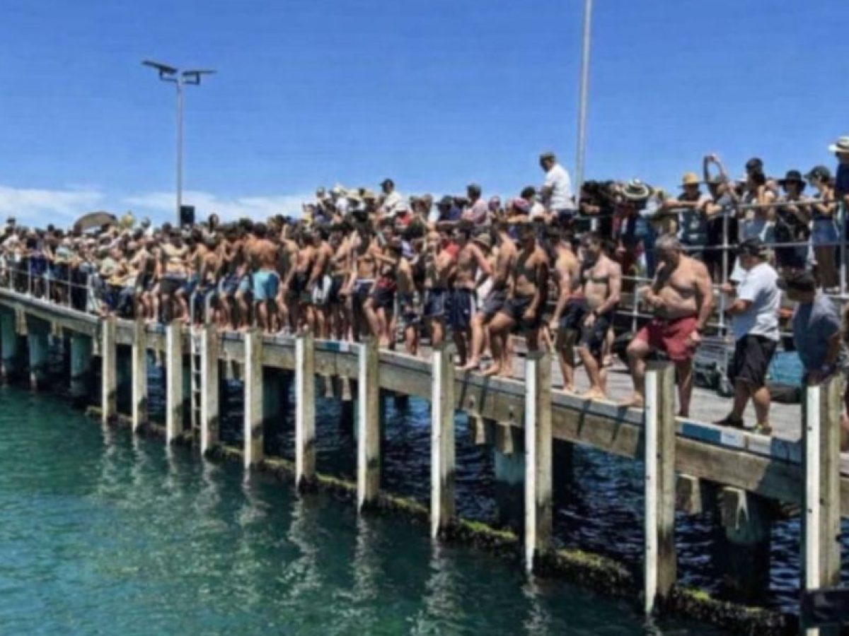 Μελβούρνη: Με κατάνυξη και… ελληνικούς χορούς γιορτάστηκαν τα Θεοφάνια στην Παναγία Καμαριανή