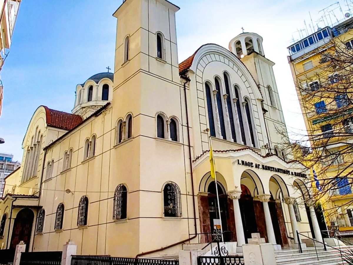 Μέσα σε κλίμα βαθιάς θλίψης η κηδεία της Ελένης Κατσαρού