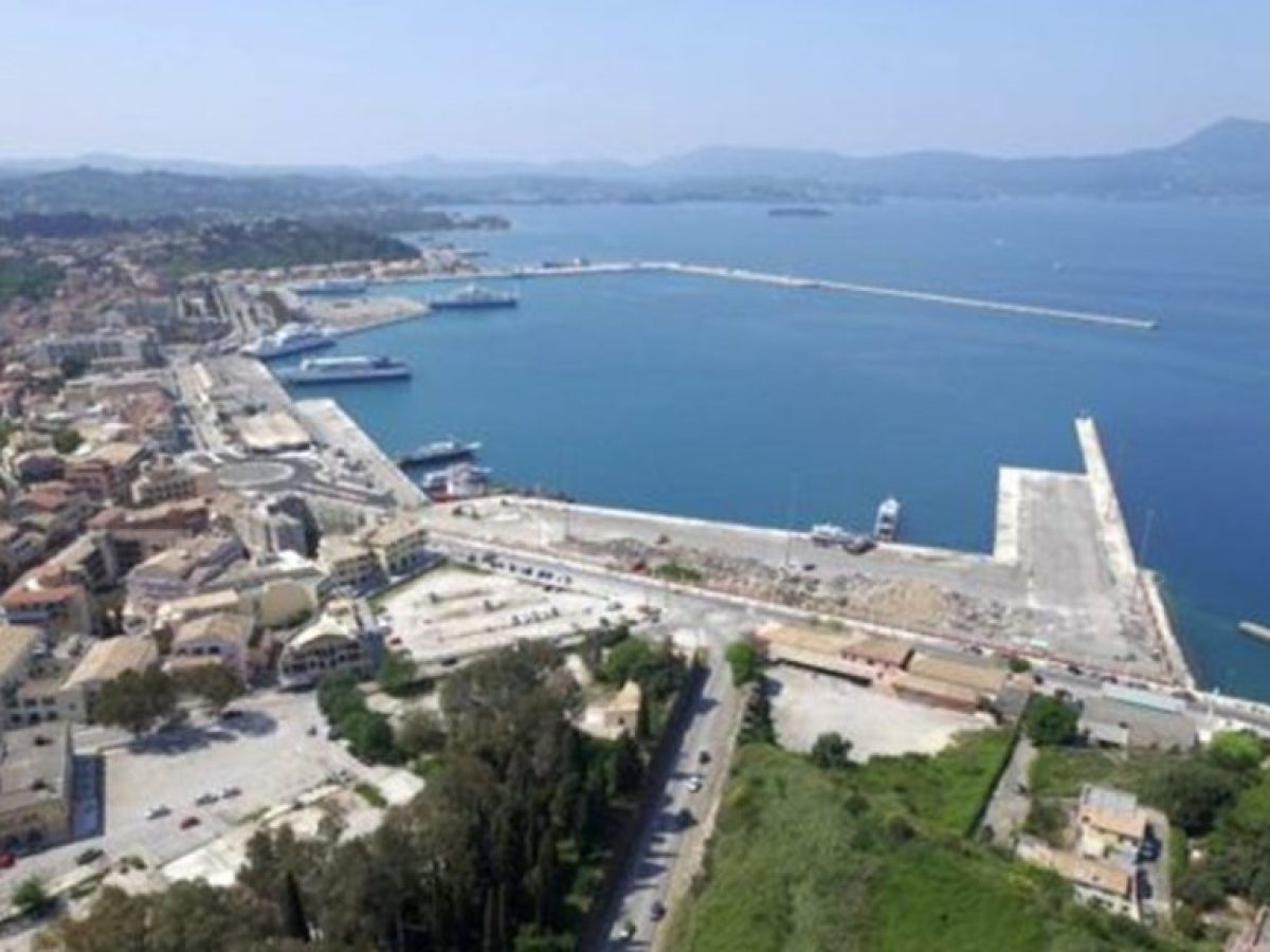 Μεταφορά των εκδοτηρίων της γραμμής «Κέρκυρα – Ηγουμενίτσα» κοντά στις προβλήτες αναχώρησης των πλοίων ζητούν 5 τουριστικοί φορείς