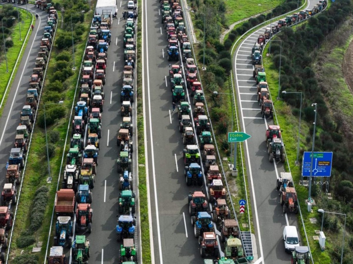 Μέτρα και διάλογος: Η κυβέρνηση διαχειρίζεται τις κινητοποιήσεις των αγροτών