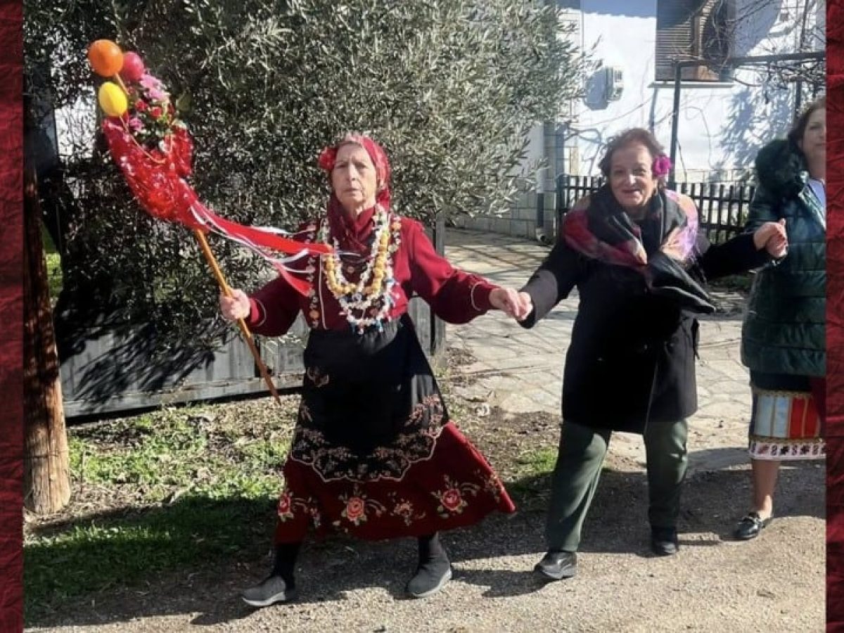 Μια ακούραστη 85χρονη «Μπάμπω» έσυρε και φέτος τον χορό στο Σκεπαστό