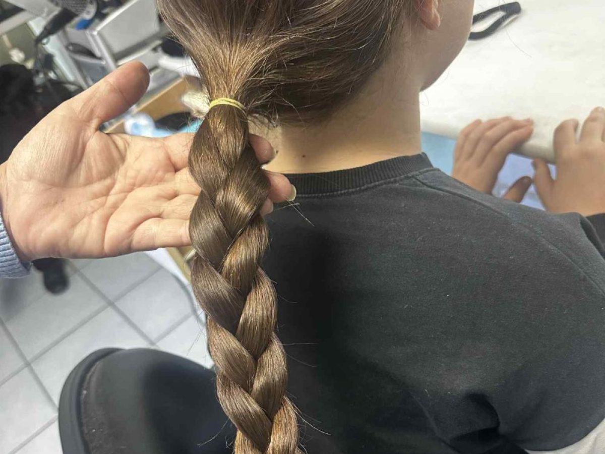 Μικρή σε ηλικία, μεγάλη σε ψυχή – Ένα μικρό κορίτσι από τη Νέα Τρίγλια που δώρισε τα μαλλιά της