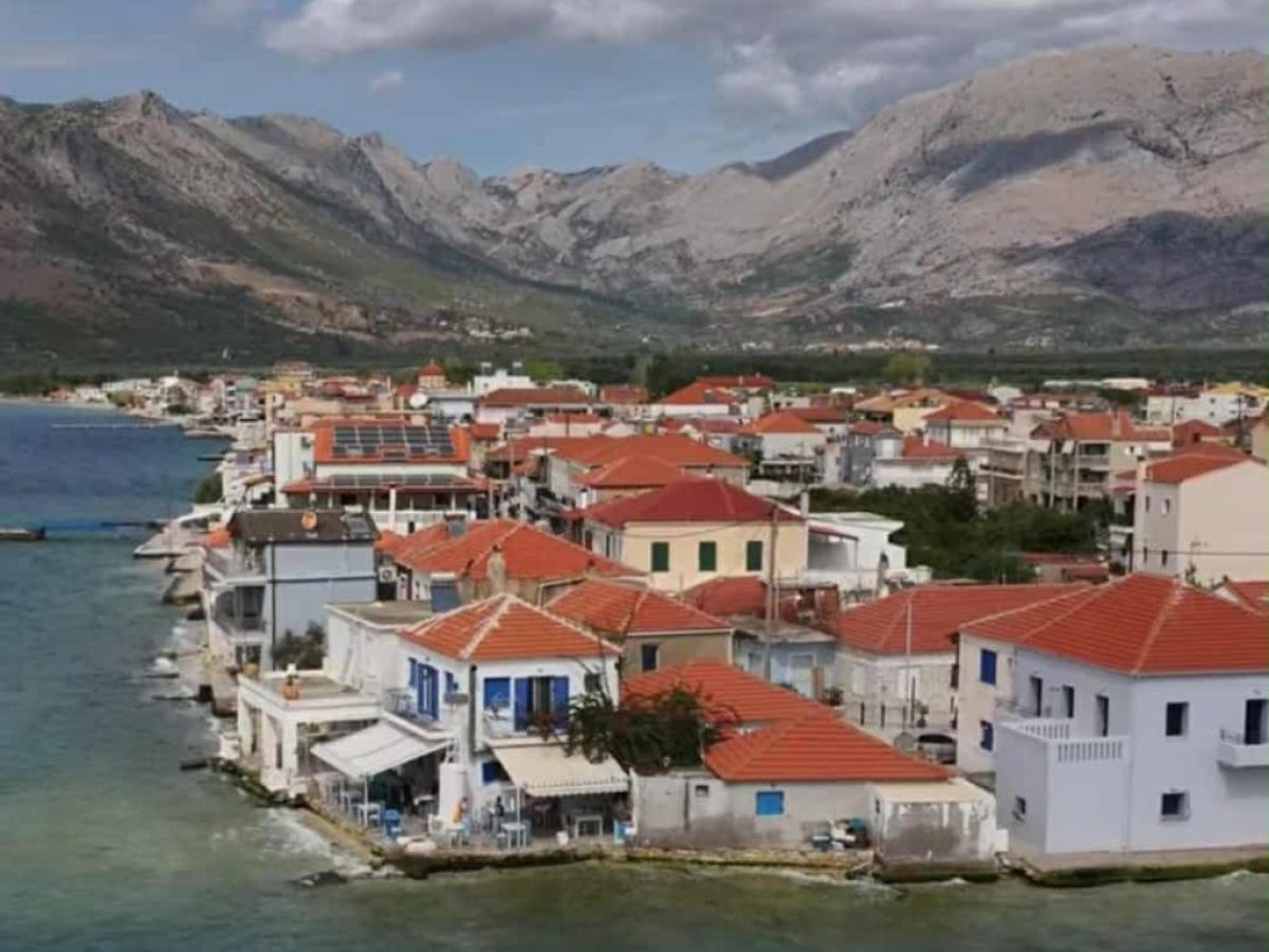 Μύτικας: Το γραφικό ψαροχώρι της Αιτωλοακαρνανίας που ανεβαίνει τουριστικά χρόνο με τον χρόνο