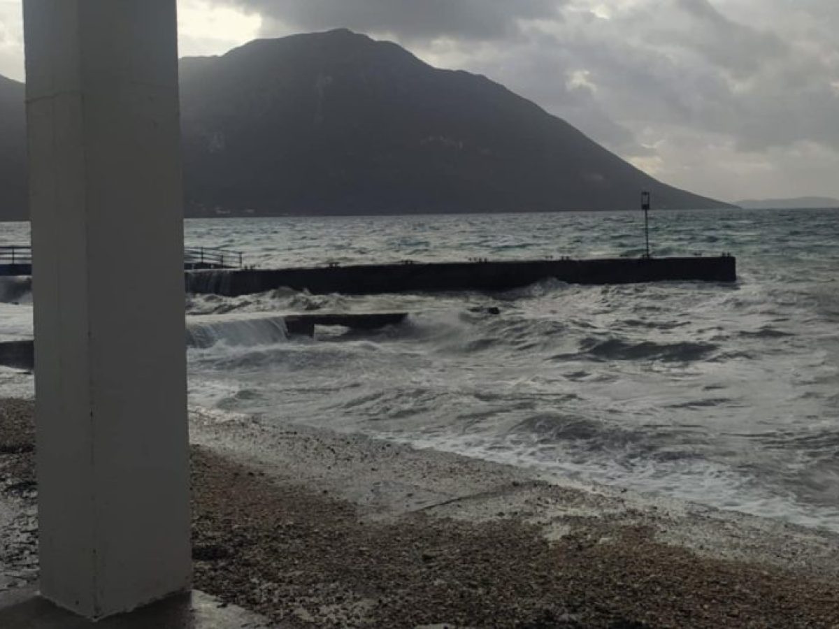 Μύτικας: Ζημιές στην πλωτή προβλήτα από την θαλασσοταραχή