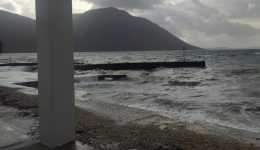 mitikas-zimies-stin-ploti-provlita