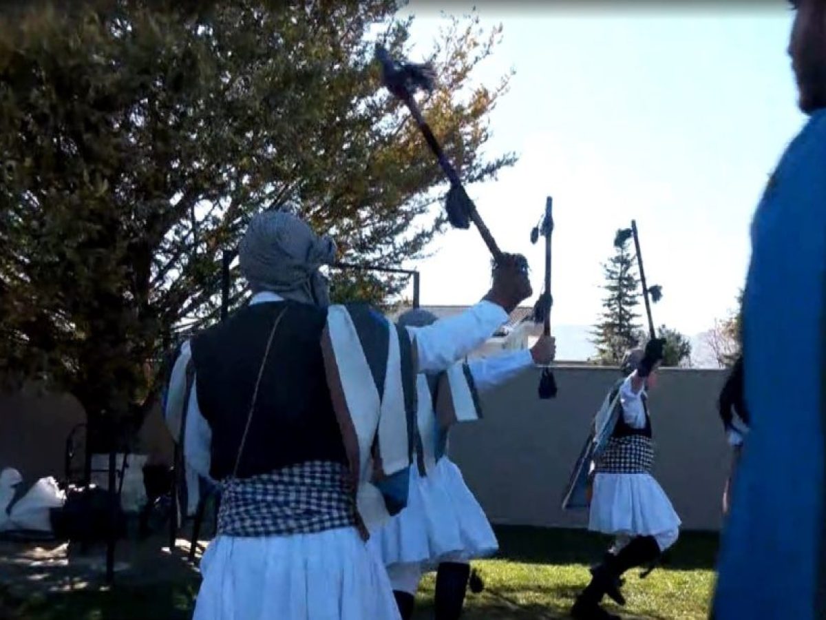 Μωμοέρια, Ρουγκατσάρια, Μπούμπαροι και Καρκατζάλια- Έθιμα και πρωτοχρονιάτικες παραδόσεις με ιδιαίτερους συμβολισμούς