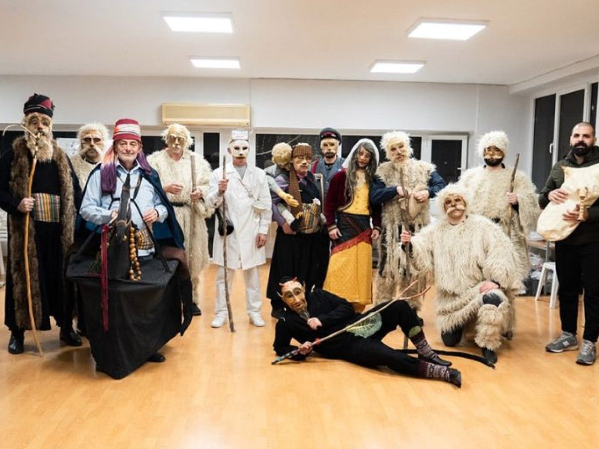 Μωμόγεροι στο Κιλκίς: Ποιος είναι ο ντερεμπέης και γιατί η νύφε φέρνει τη γονιμότητα