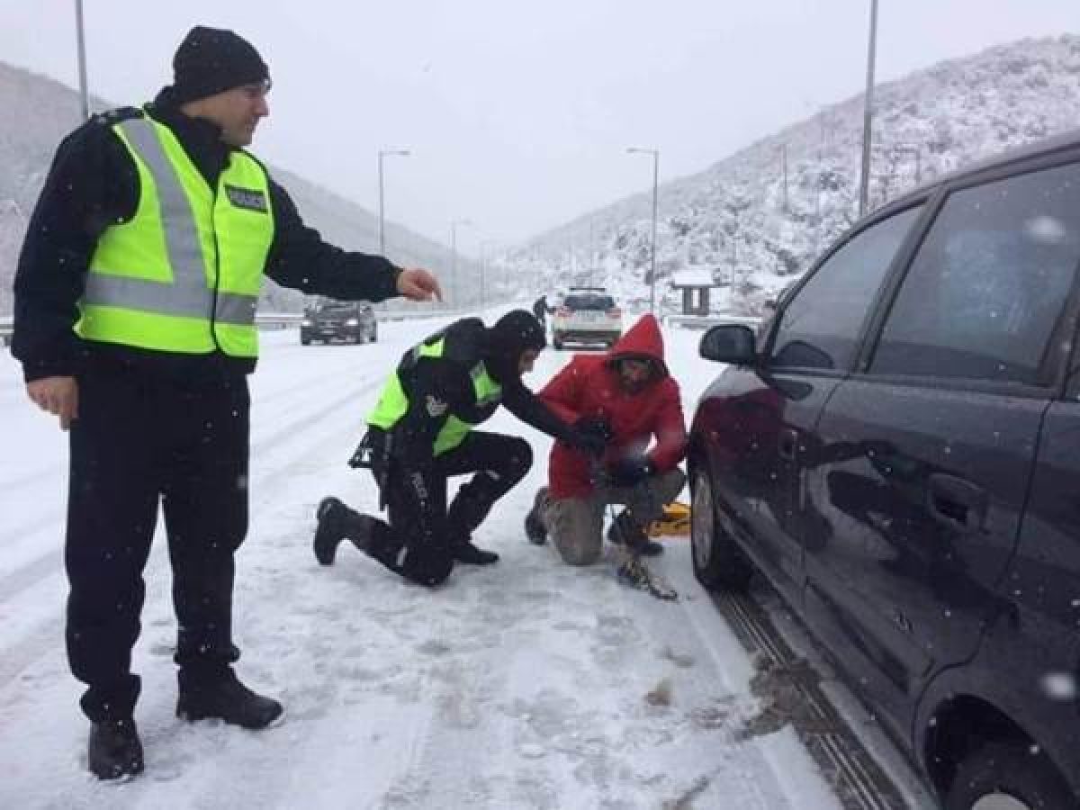 Μόνο με αλυσίδες στην Ε.Ο. Καρπενησίου-Αγρινίου