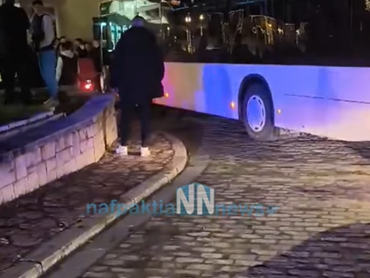 Ναύπακτος: Πάρκαρε στην στροφή στο λιμάνι έκλεισε λεωφορείο  και η συνέχεια δραματική για τους οδηγούς. Βίντεο