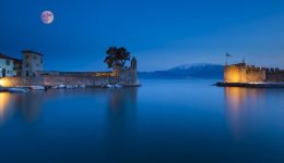 nafpaktos-periergo-peristatiko-stin-odo