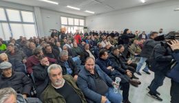 ne-se-sinantisi-me-mitsotaki