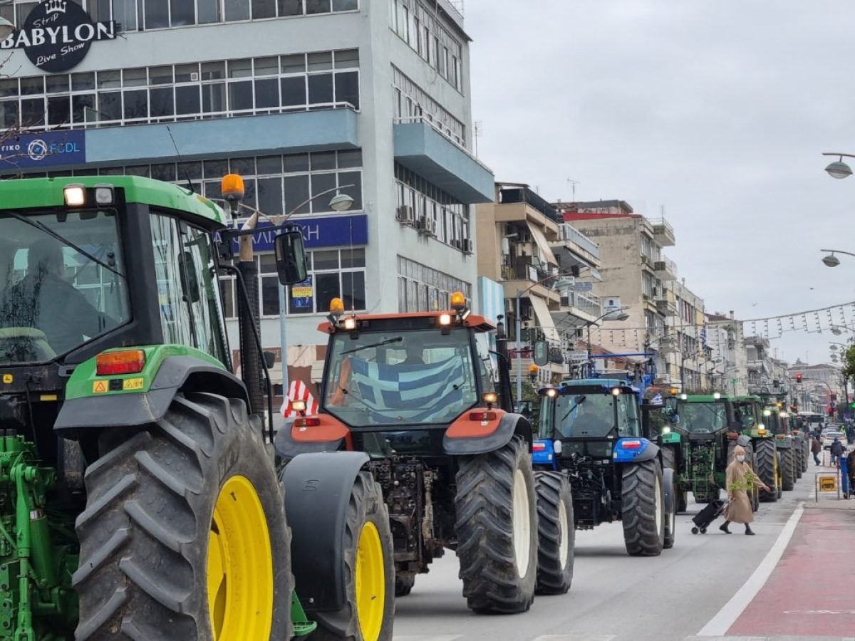 Ναι στον διάλογο αλλά και παραμονή στα μπλόκα  αποφάσισαν οι αγρότες