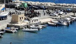 nea-afixi-metanaston-sti-gavdo