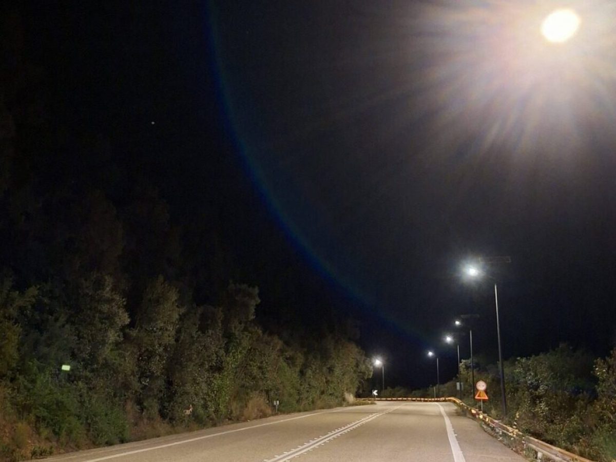 Νέα εποχή ασφάλειας στην εθνική οδό στο ύψος του Μενιδίου – Παρέμβαση της Περιφέρειας με σύγχρονα φωτιστικά